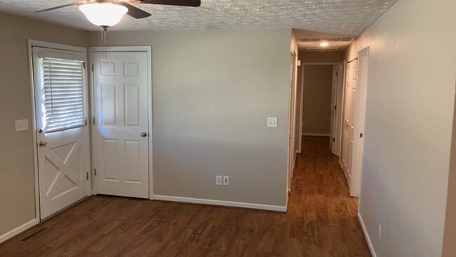 Building Photo - 6045 Ansbury Dr