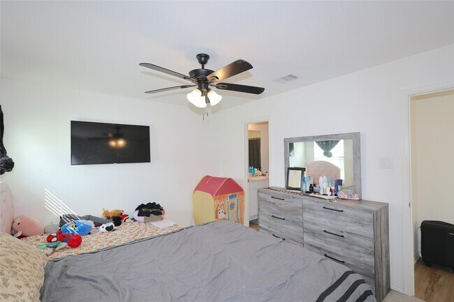 Building Photo - 7430 Clover Chase Dr