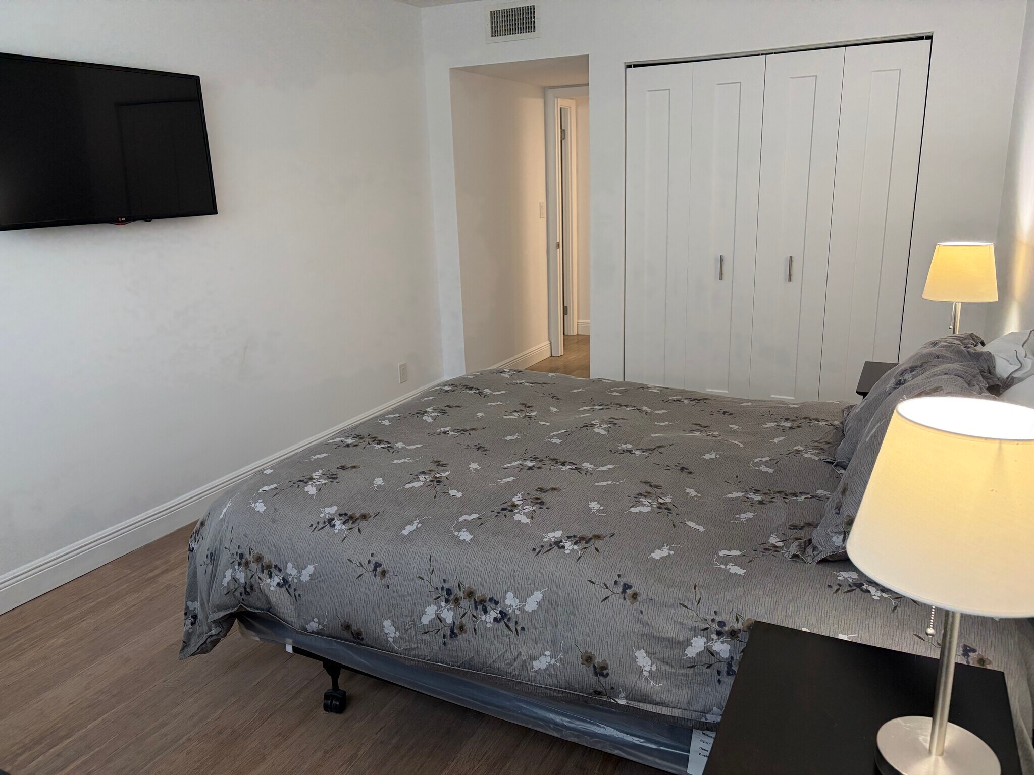 Guest Bedroom - 3540 S Ocean Blvd
