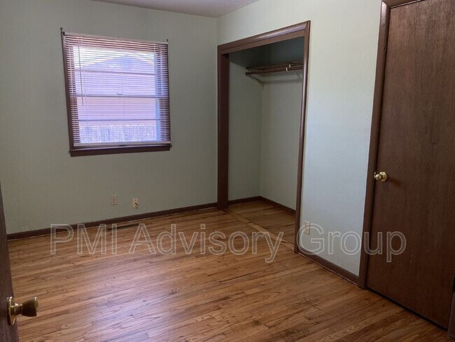 Building Photo - 641 SE 35th St