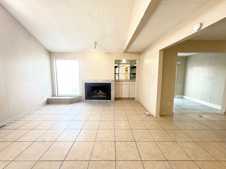 Building Photo - 401 NE 115th St