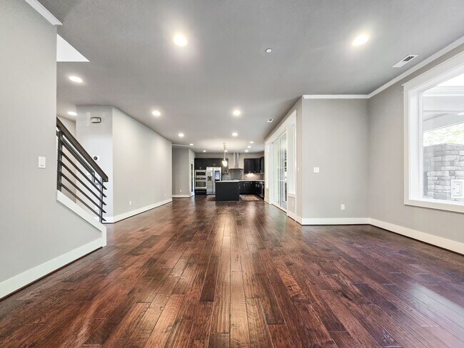Building Photo - Modern 5-Bedroom Kirkland Home with Solar ...