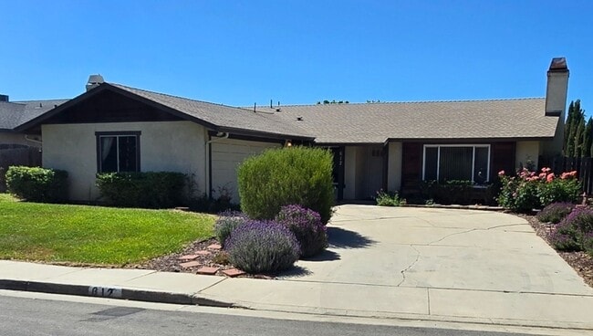 Building Photo - 4 Bedroom 2 bath home with 2 car garage, y...