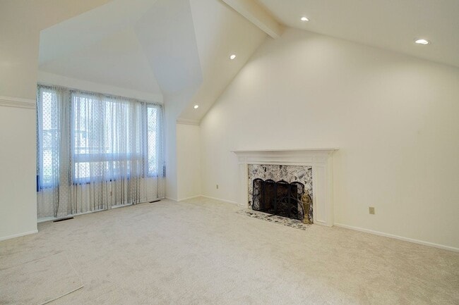 Building Photo - 4Bd/2.5Ba Renton House