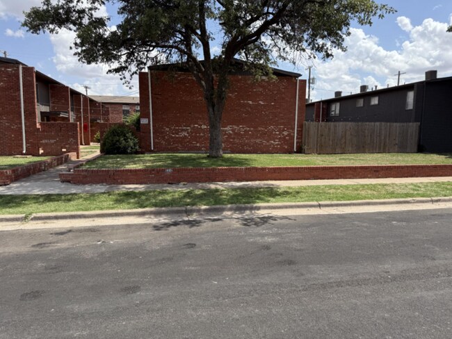 Building Photo - 1303 65th Dr