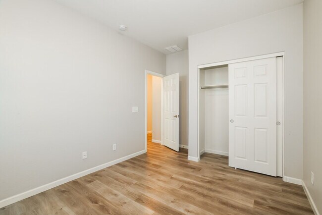 Building Photo - 12125 W Remuda Dr
