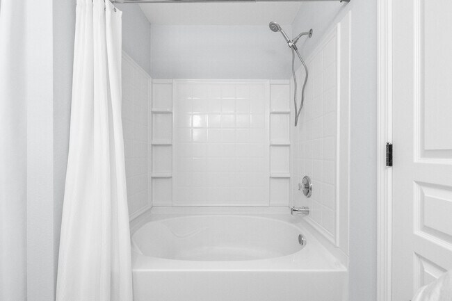 Building Photo - 558 Calen Ln