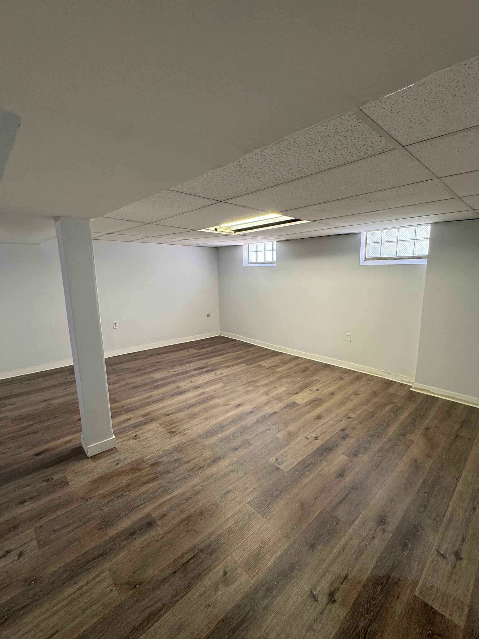 Building Photo - 4209 Oakridge Dr