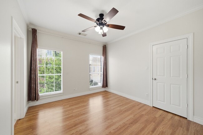 Building Photo - 3243 N Pemberton Cir Dr