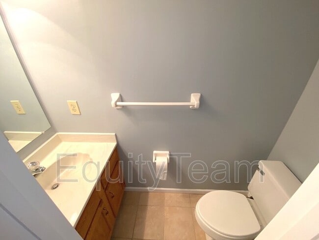 Building Photo - 812 Woodlyn Dr S
