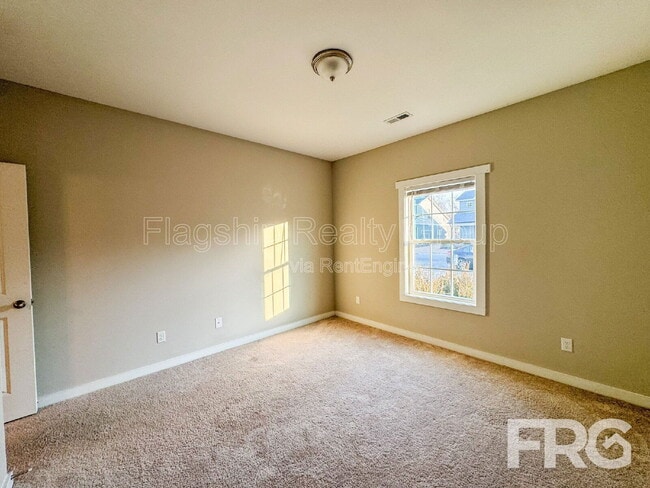 Building Photo - 1400 S Taylor St