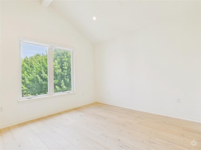 Building Photo - 3306 Cantwell Ln
