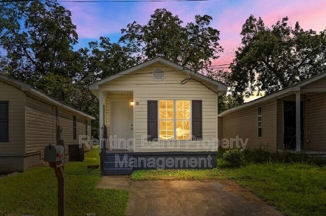 Primary Photo - 725 3rd Ave N