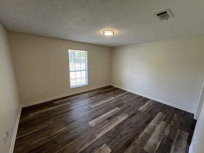 Building Photo - Newly renovated Single-Family Home in Shenandoah Estates Subdivision!