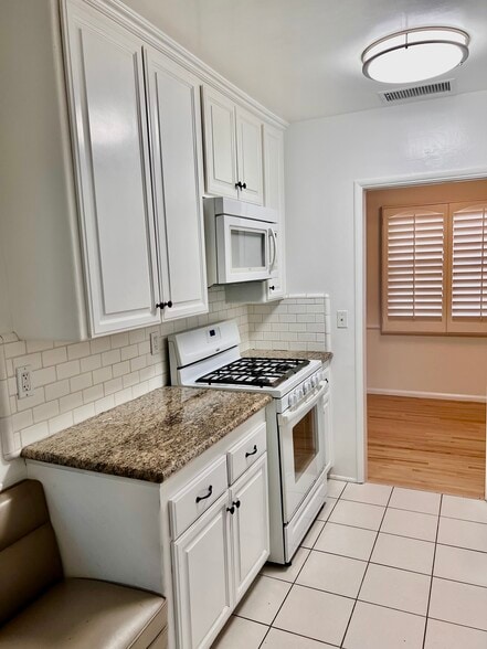 Building Photo - 5518 Riviera Way