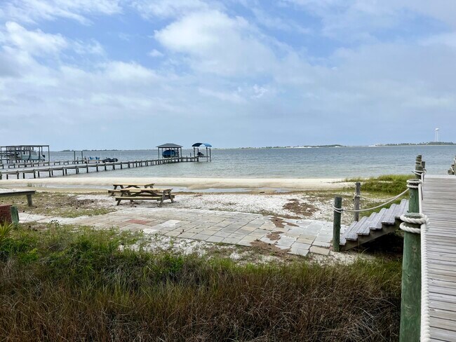Building Photo - 220 Wynnehaven Beach Rd