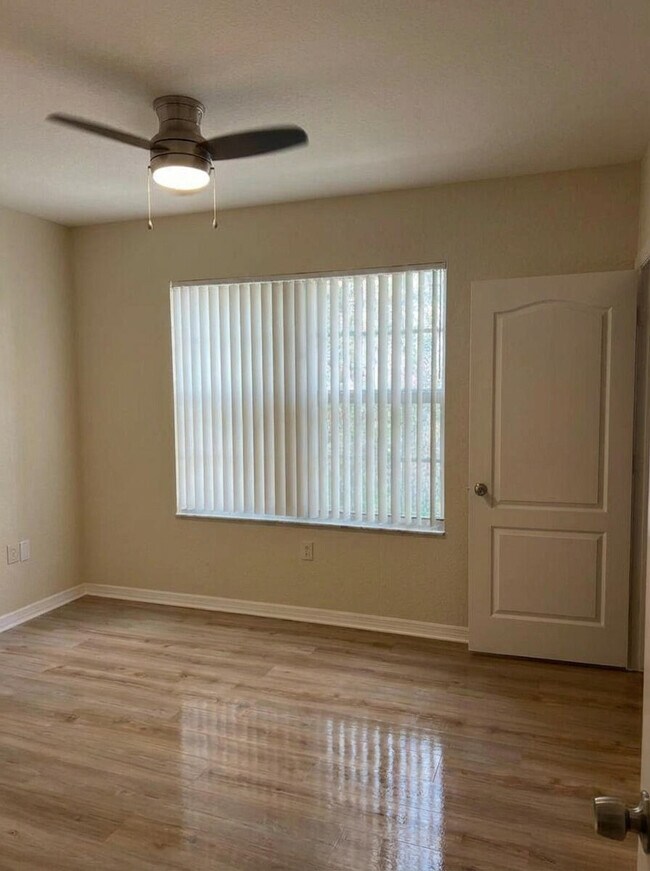 Building Photo - 136 SW Peacock Blvd