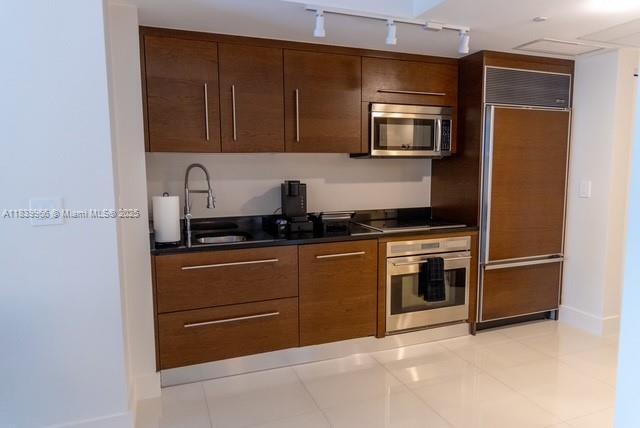 Building Photo - 475 Brickell Ave