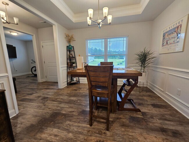 Building Photo - New Listing!!