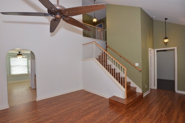 Building Photo - Beautiful Corner Lot Home in Plum Creek