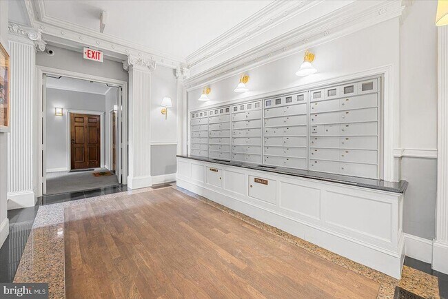 Building Photo - 1830 17th St NW