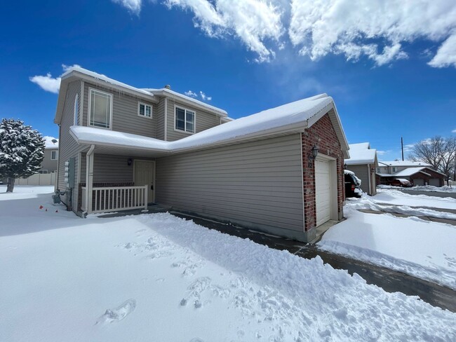 Building Photo - 652 W 800 N