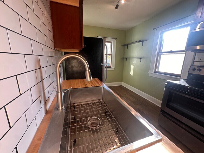 Building Photo - 718 Griggs St N