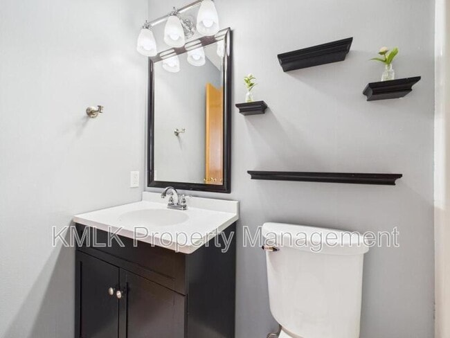 Building Photo - 411 Treeview Dr