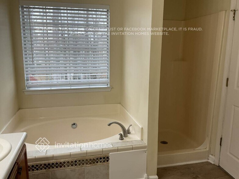 Building Photo - 7339 Essex Dr