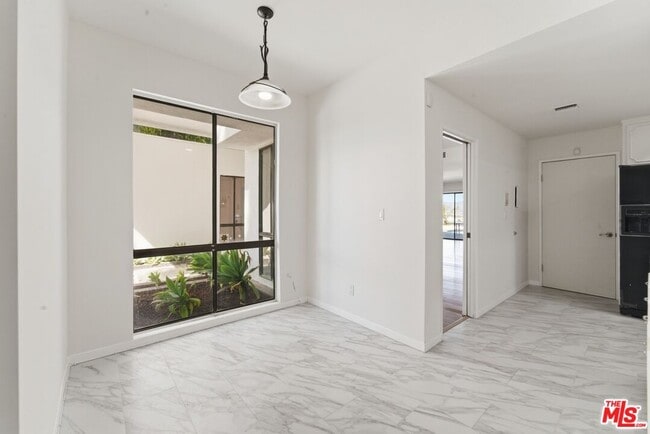 Building Photo - 3329 Dona Rosa Dr