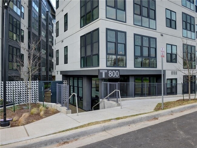 Building Photo - 800 Embassy Dr