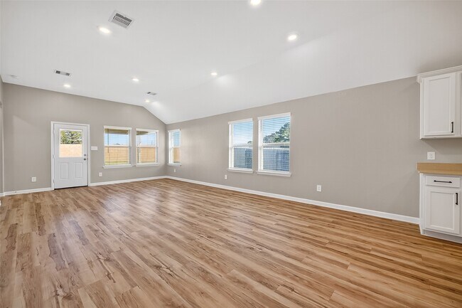 Building Photo - 5403 Tourmaline Wy