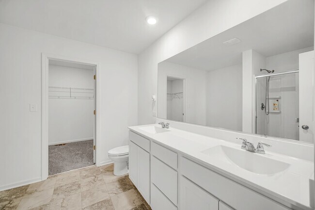 Building Photo - 2155 Greenview Dr