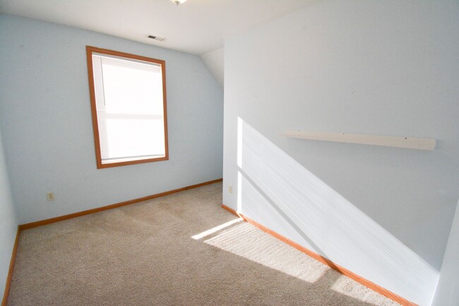 Building Photo - Beautifully updated home in prime downtown location!