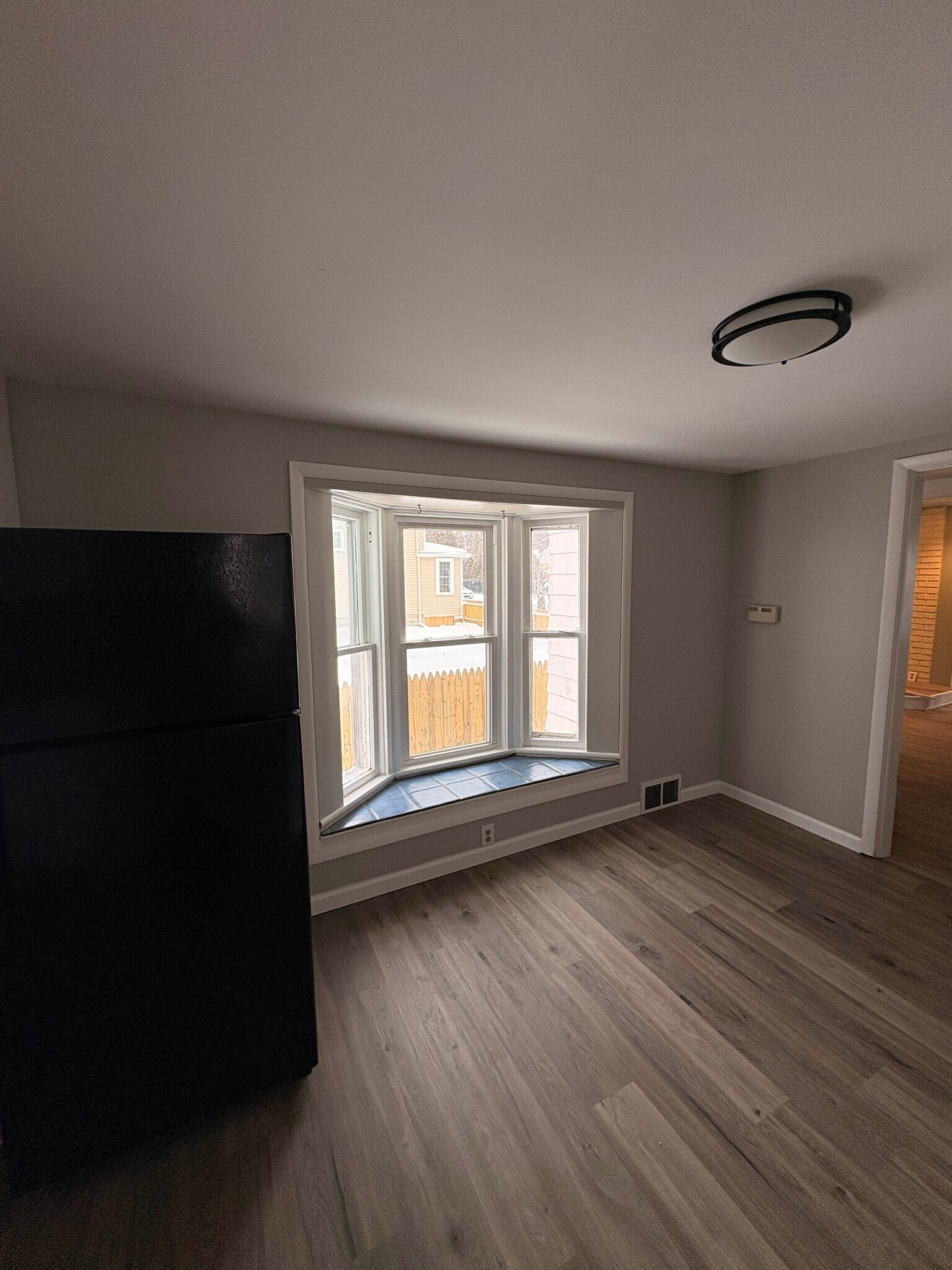 Building Photo - 66 Sea View Ave