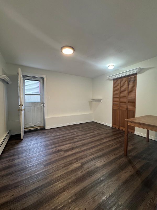 Building Photo - 25 Paddock St