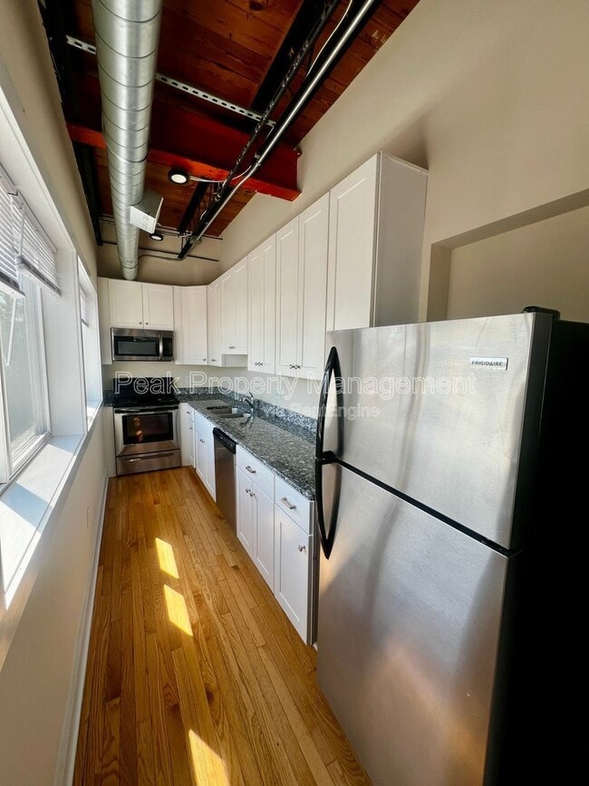 Building Photo - 2709 W Broad St