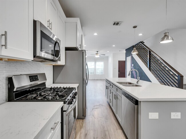 Building Photo - 3536 Rebecca St