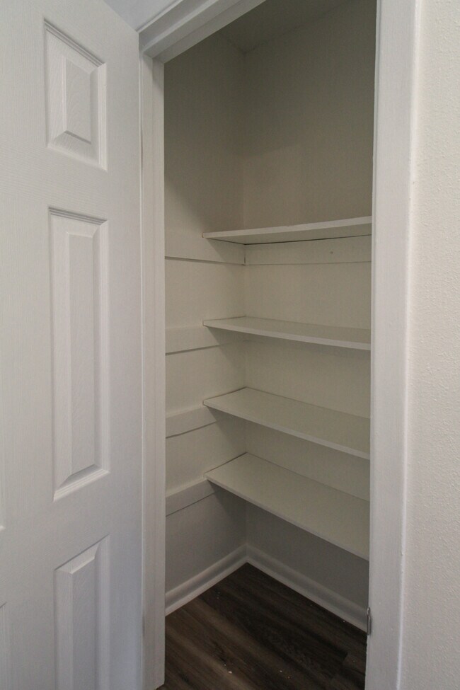 Building Photo - 5897 Somerset Dr