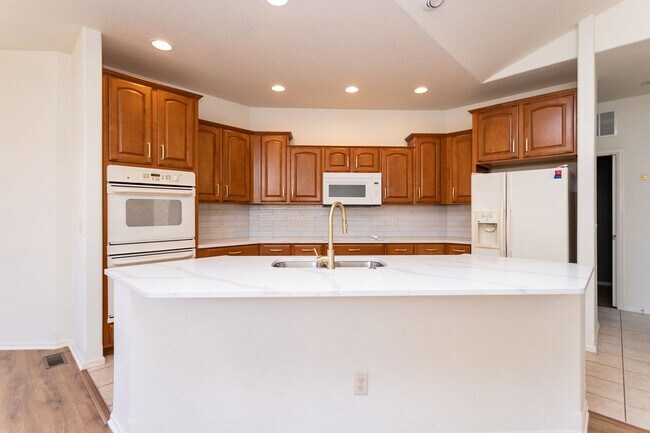 Building Photo - 8270 Regiment Ct