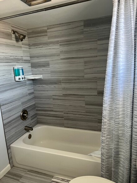 Building Photo - 510 Driftwood Cir W