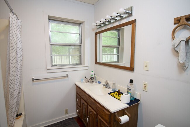 Building Photo - 3206 Jefferson Davis Dr