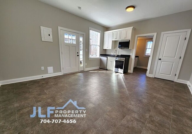 Building Photo - Cute Studio Apartment in Salisbury!