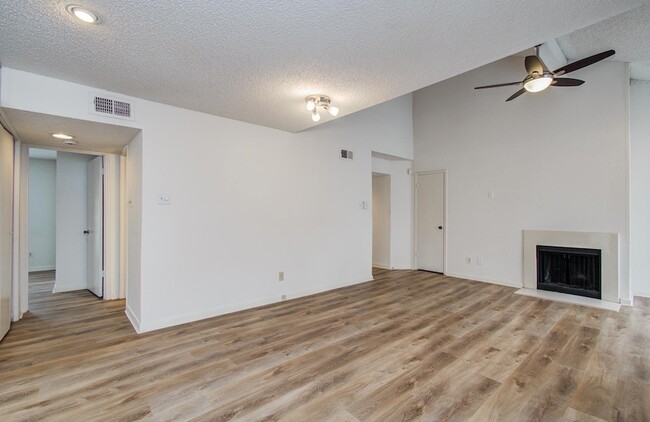 Building Photo - 12400 Overbrook Ln