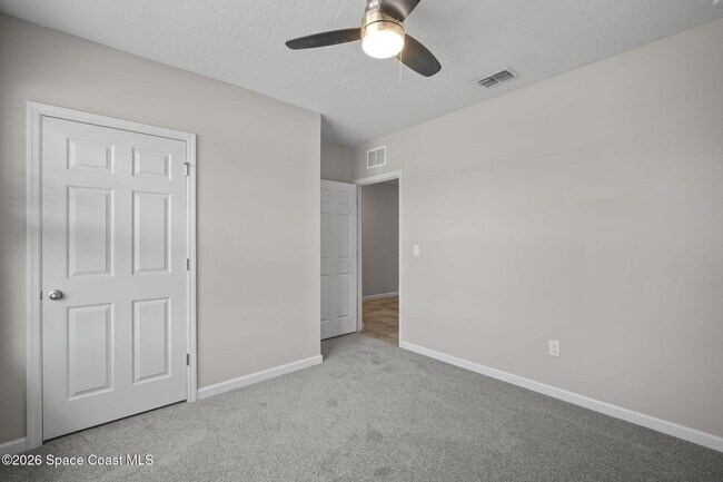 Building Photo - 548 Coyote Dr