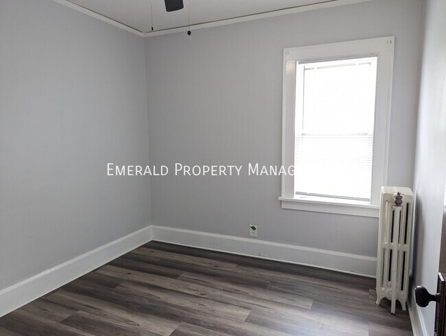 Building Photo - 1331 Evelyn St
