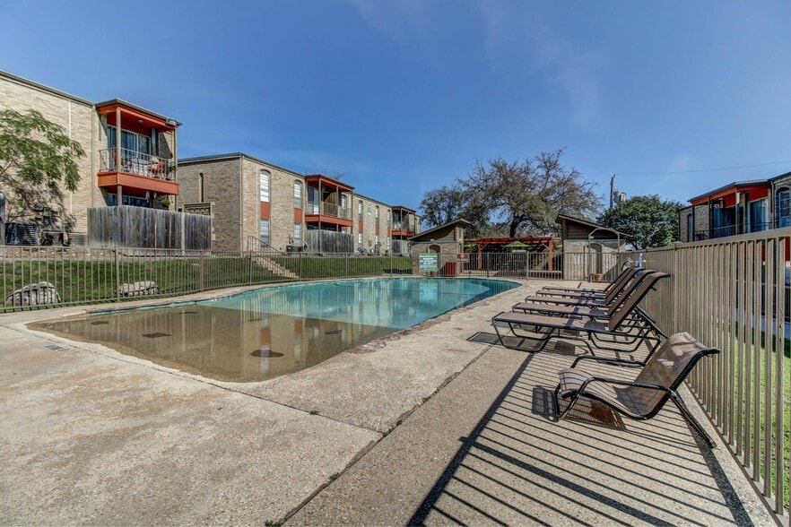 Primary Photo - Oak Terrace