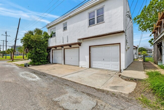 Building Photo - 123 The Strand