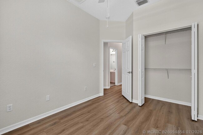 Building Photo - 158 W Thatch Palm Cir