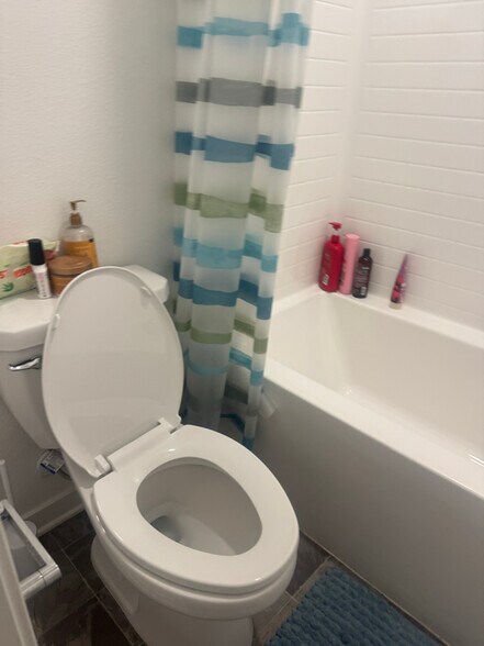 Building Photo - 2769 Lake Mendoza St